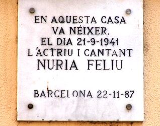 Placa a la cantant Núria Feliu