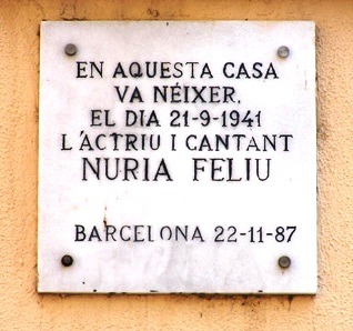 Placa a la cantant Núria Feliu