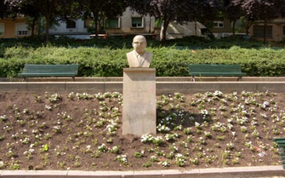 Monument a Alvaro Cunqueiro