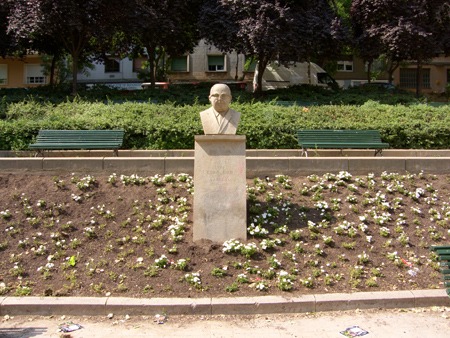 Monument a Alvaro Cunqueiro